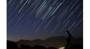 天琴座流星雨22日迎来极大 看火流星划破夜空