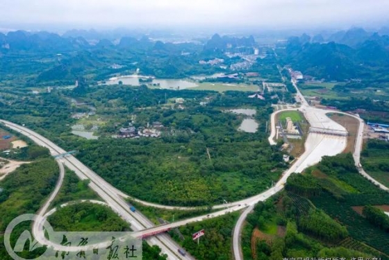 沿着高速看中国丨一路坦途皆美景 全域旅游美“壮乡”