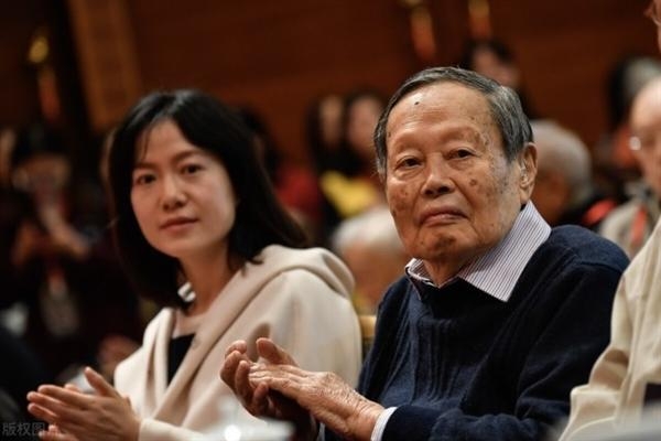 杨振宁百岁生日：35岁拿诺奖、被赞20世纪最重要物理学成就之一 ...