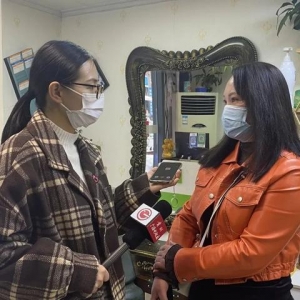 一头秀发变“乱麻”！女子崩溃：等不到头发长好我就老了