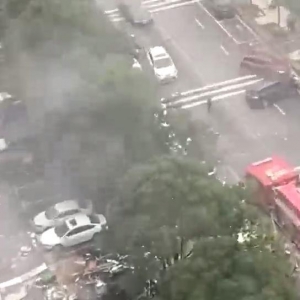 长沙早餐店起火后爆炸致1名消防员牺牲13人受伤，零星爆炸后发生一声巨响 ...