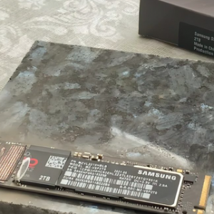 为保护数据安全，三星要求用户退换货前砸烂 SSD 硬盘