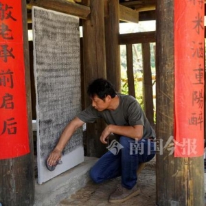 汗水滴落的地方是刀刻斧凿的历史印记