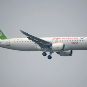 C919首次飞抵首都机场，适航证颁发渐近｜快讯