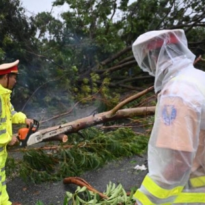 台风“奥鹿”过境 越南多地出现房屋损坏情况