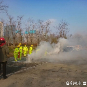 实地观摩现场操作，青岛西海岸新区举行冬季绿地防火演练