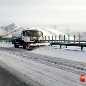 甘肃省大部分地区迎降雪天气 交通系统积极除雪保畅通