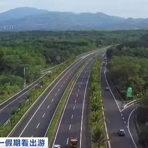 假期出行，高速公路充电需求激增！如何缓解充电焦虑？记者探访→ ...