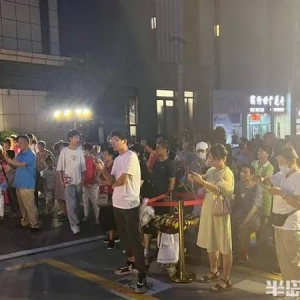 家门口的夏日纳凉晚会，点亮居民夜生活