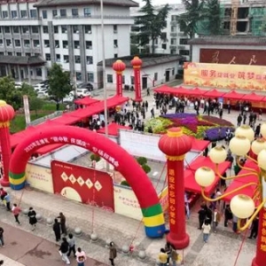 洛阳孟津举办“迎中秋庆国庆”专场招聘会，提供超2600个岗位500人达成意向