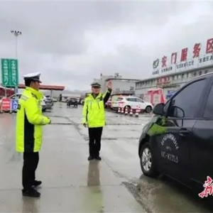 甘肃多地出现雨雪天气，节后返程须稳驾慢行