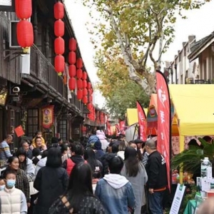 名宅雅集、擂鼓舞狮、河畔音乐汇……古镇生活集市持续拉动老街人气