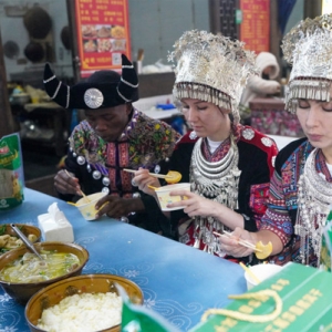 感知重庆·渝味传五洲彭水专场开启 苗乡非遗美食“征服”留学生的胃