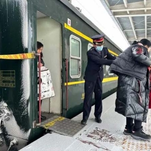 长三角铁路部门启动二级扫雪除冰应急响应，今天杭州出发多趟高铁停运