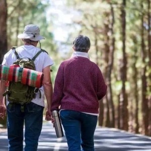 董宇辉的新战场：做文旅、推老年旅游团，俞敏洪给出的副总裁含金量有多高？