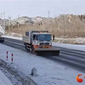 甘肃交通运输部门及时铲冰除雪 全力应对2024年首轮大范围降雪