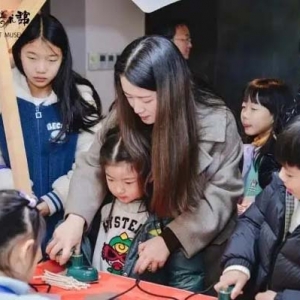 体验传统民俗活动，来西湖景区欢天喜地过大年