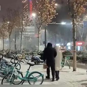 中东部地区大范围雨雪冰冻天气来袭 河南昨日同时发布暴雪大风道路结冰预警