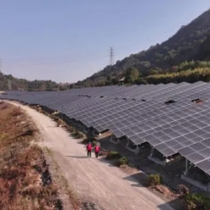 从垃圾填埋场到光伏发电站 全国最大垃圾填埋场光储一体化项目一期建成投运