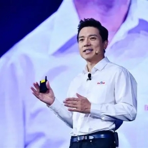 李彦宏：百度文心大模型推理成本已降至1%！与三星、荣耀等达成合作