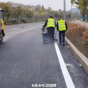 便民赏“樱” 贵安新区高峰大道路面完成恢复