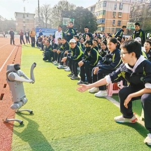 西安市多校启动科学教育系列活动点燃青少年“科技强国梦”