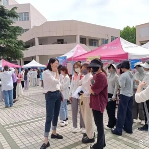 奎文区工信局组织企业参加潍坊学院高校毕业生就业专场招聘会