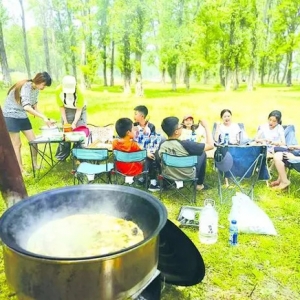 庄河露营景区成游客避暑打卡新宠