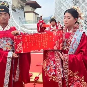 七夕国风集体婚礼上结良缘！年轻人追求婚嫁新风